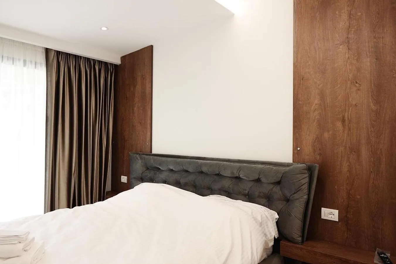 Apartment 105 Τίρανα