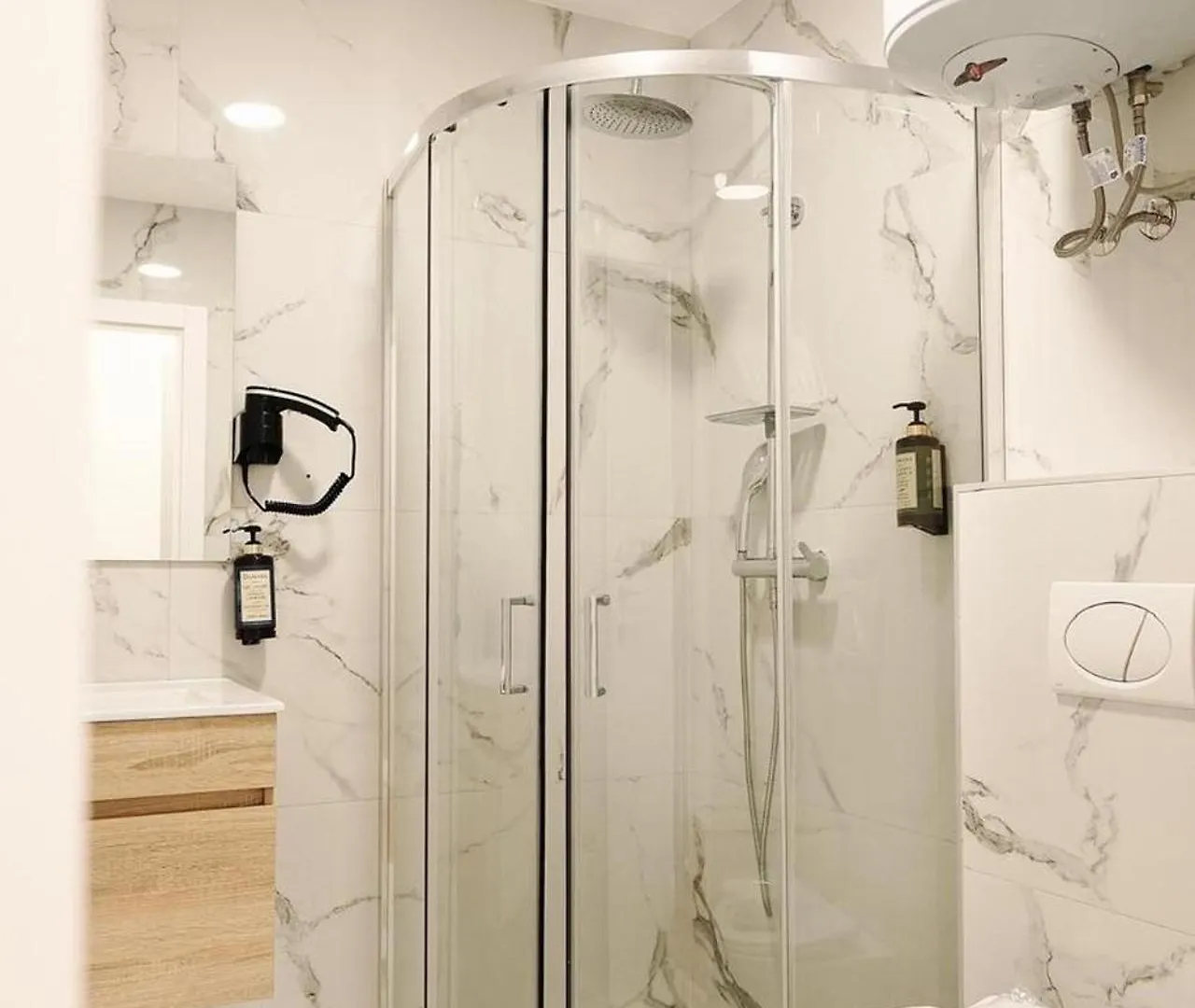 Apartment 105 Τίρανα
